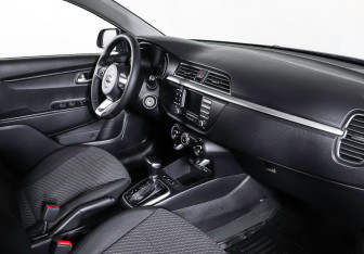Подержанный автомобиль Kia Rio Sedan 2017 года (10 фото)