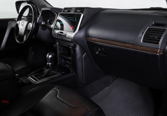 Подержанный автомобиль Toyota Land Cruiser Prado 2019 года (11 фото)