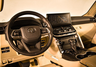 Подержанный автомобиль Toyota Land Cruiser Suv 2021 года (11 фото)