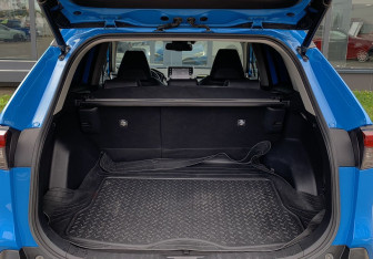 Подержанный автомобиль Toyota RAV4 2020 года (9 фото)