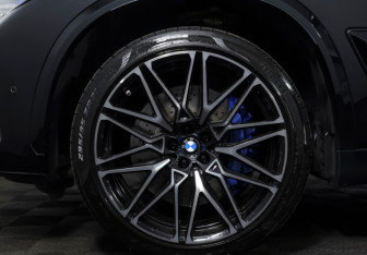 Подержанный автомобиль BMW X5 M 2020 года (28 фото)