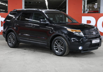 Подержанный автомобиль Ford Explorer 2011 года (3 фото)