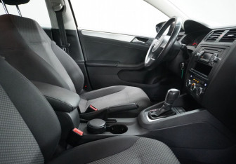 Подержанный автомобиль Volkswagen Jetta Sedan 2012 года (11 фото)