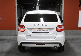 Подержанный автомобиль LADA (ВАЗ) Granta Liftback 2021 года (6 фото)