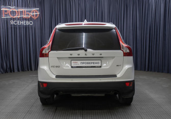 Подержанный автомобиль Volvo XC60 2010 года (6 фото)