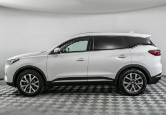 Подержанный автомобиль Chery Tiggo 7 Pro 2022 года (8 фото)