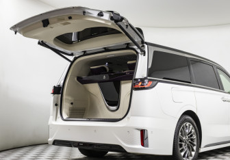 Подержанный автомобиль Voyah Dream 2023 года (23 фото)