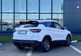 Подержанный автомобиль Geely Coolray 2023 года (5 фото)
