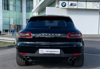 Подержанный автомобиль Porsche Macan 2016 года (6 фото)