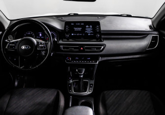 Подержанный автомобиль Kia Seltos 2021 года (11 фото)