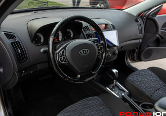 Подержанный автомобиль Kia Ceed Wagon 2007 года (13 фото)