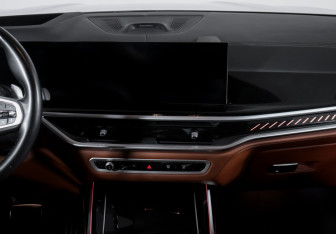 Подержанный автомобиль BMW X7 2022 года (13 фото)