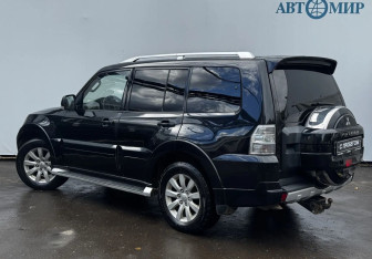 Подержанный автомобиль Mitsubishi Pajero 2011 года (5 фото)