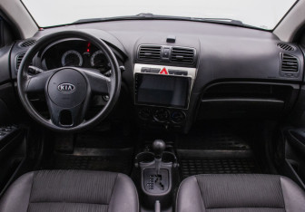 Подержанный автомобиль Kia Picanto 2010 года (13 фото)