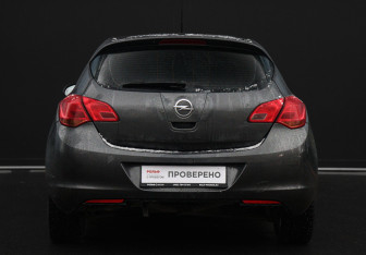 Подержанный автомобиль Opel Astra Hatchback 2010 года (6 фото)