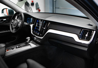 Подержанный автомобиль Volvo XC60 2021 года (23 фото)