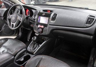 Подержанный автомобиль Kia Cerato Coupe 2012 года (11 фото)