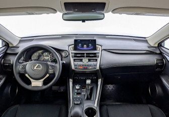 Подержанный автомобиль Lexus NX 2015 года (14 фото)