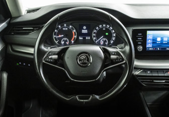 Подержанный автомобиль Skoda Octavia Liftback 2020 года (11 фото)
