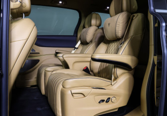 Подержанный автомобиль Voyah Dream 2023 года (11 фото)