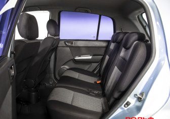 Подержанный автомобиль Nissan Tiida Hatchback 2010 года (10 фото)