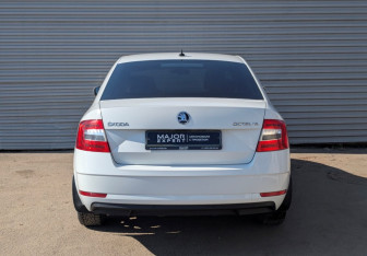 Подержанный автомобиль Skoda Octavia Liftback 2017 года (6 фото)