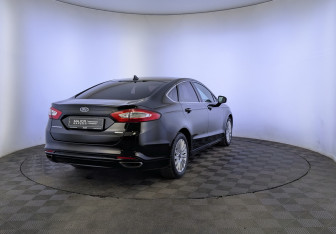 Подержанный автомобиль Ford Mondeo Sedan 2017 года (5 фото)