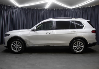 Подержанный автомобиль BMW X7 2019 года (16 фото)