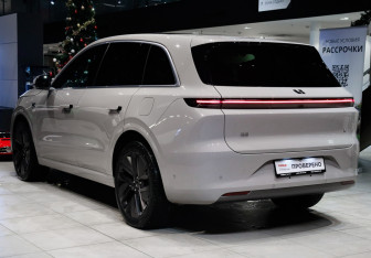 Подержанный автомобиль LiXiang L6 2024 года (6 фото)