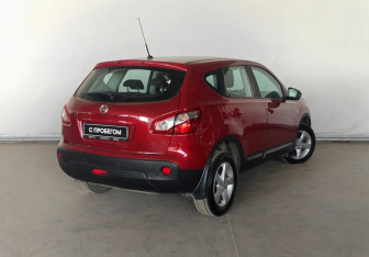 Подержанный автомобиль Nissan Qashqai 2012 года (5 фото)