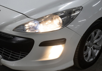 Подержанный автомобиль Peugeot 308 Hatchback 2008 года (22 фото)