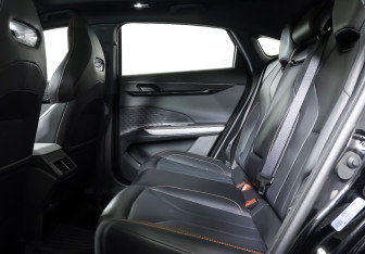 Подержанный автомобиль Changan UNI-V 2023 года (12 фото)