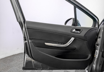 Подержанный автомобиль Peugeot 408 2016 года (18 фото)