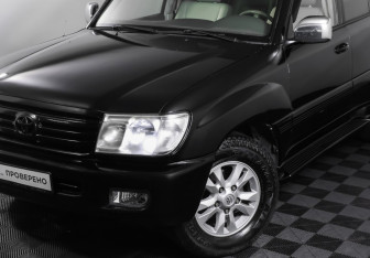 Подержанный автомобиль Toyota Land Cruiser Suv 2002 года (22 фото)