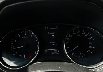 Подержанный автомобиль Nissan X-Trail 2016 года (11 фото)