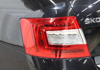 Подержанный автомобиль Skoda Octavia Liftback 2013 года (25 фото)