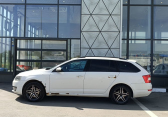 Подержанный автомобиль Skoda Octavia Wagon 2013 года (8 фото)