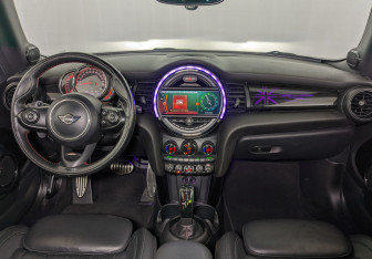 Подержанный автомобиль MINI Cabrio 2019 года (14 фото)