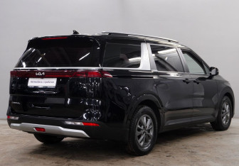 Подержанный автомобиль Kia Carnival 2021 года (7 фото)