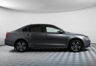 Подержанный автомобиль Volkswagen Jetta Sedan 2011 года (4 фото)