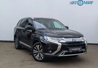 Подержанный автомобиль Mitsubishi Outlander 2019 года (3 фото)
