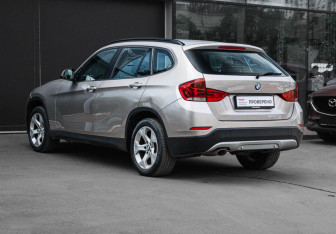 Подержанный автомобиль BMW X1 2014 года (6 фото)