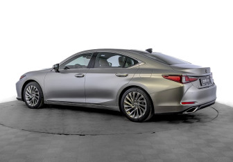 Подержанный автомобиль Lexus ES 2019 года (7 фото)