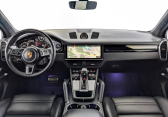 Подержанный автомобиль Porsche Cayenne 2020 года (14 фото)