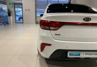 Подержанный автомобиль Kia Rio Sedan 2019 года (8 фото)