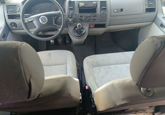 Подержанный автомобиль Volkswagen Transporter Minivan 2007 года (10 фото)