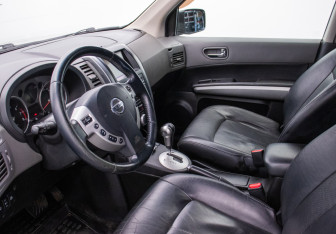 Подержанный автомобиль Nissan X-Trail 2008 года (10 фото)