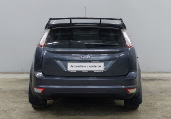 Подержанный автомобиль Ford Focus Hatchback 2011 года (6 фото)