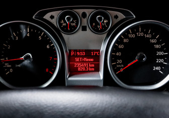 Подержанный автомобиль Ford C-MAX 2008 года (11 фото)