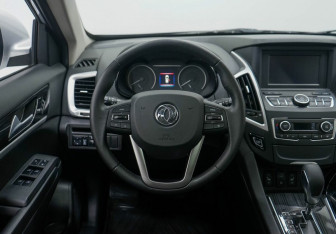 Подержанный автомобиль DongFeng AX7 2018 года (11 фото)